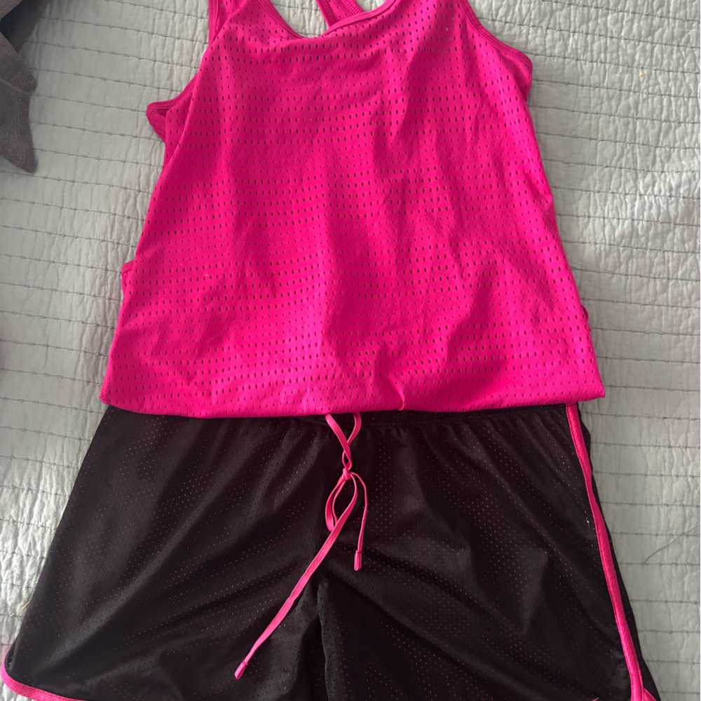 Women’s  athletic wear EUC sold as set